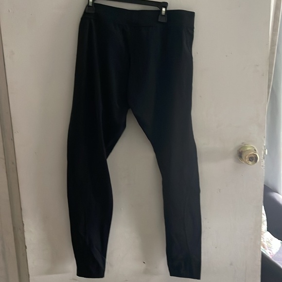 Under Armour Jet Black Athletic Leggings‎ - Picture 4 of 4